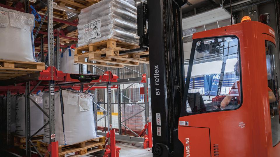 FreeBee A/S skaber et mere sikkert arbejdsmiljø med ny halvautomatiseret lagerløsning