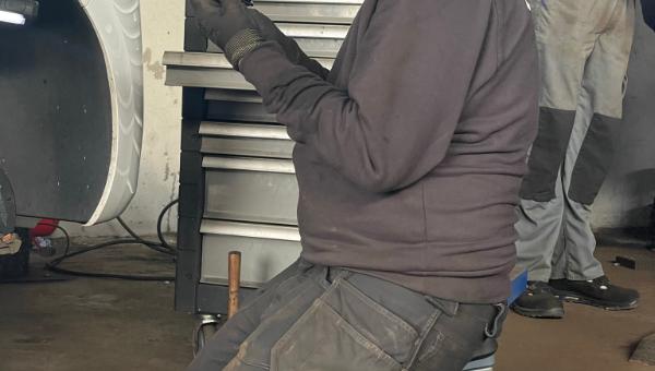 Kneel-it gør automekanikers hverdag mere fleksibel